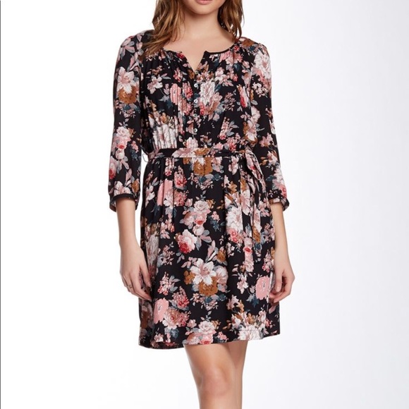 Daniel Rainn Dresses & Skirts - Daniel Rainn Floral Dress with Pockets